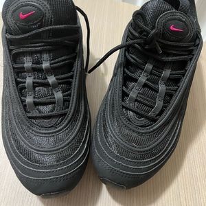 Nike air max size 7Y or 8.5 women